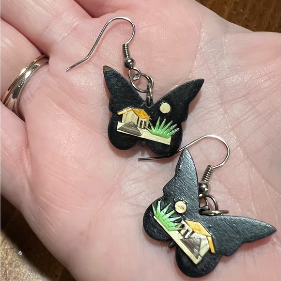 VTG Handmade Wooden Medellin, Colombia Butterfly Earrings with Coordinating Box - Picture 3 of 9